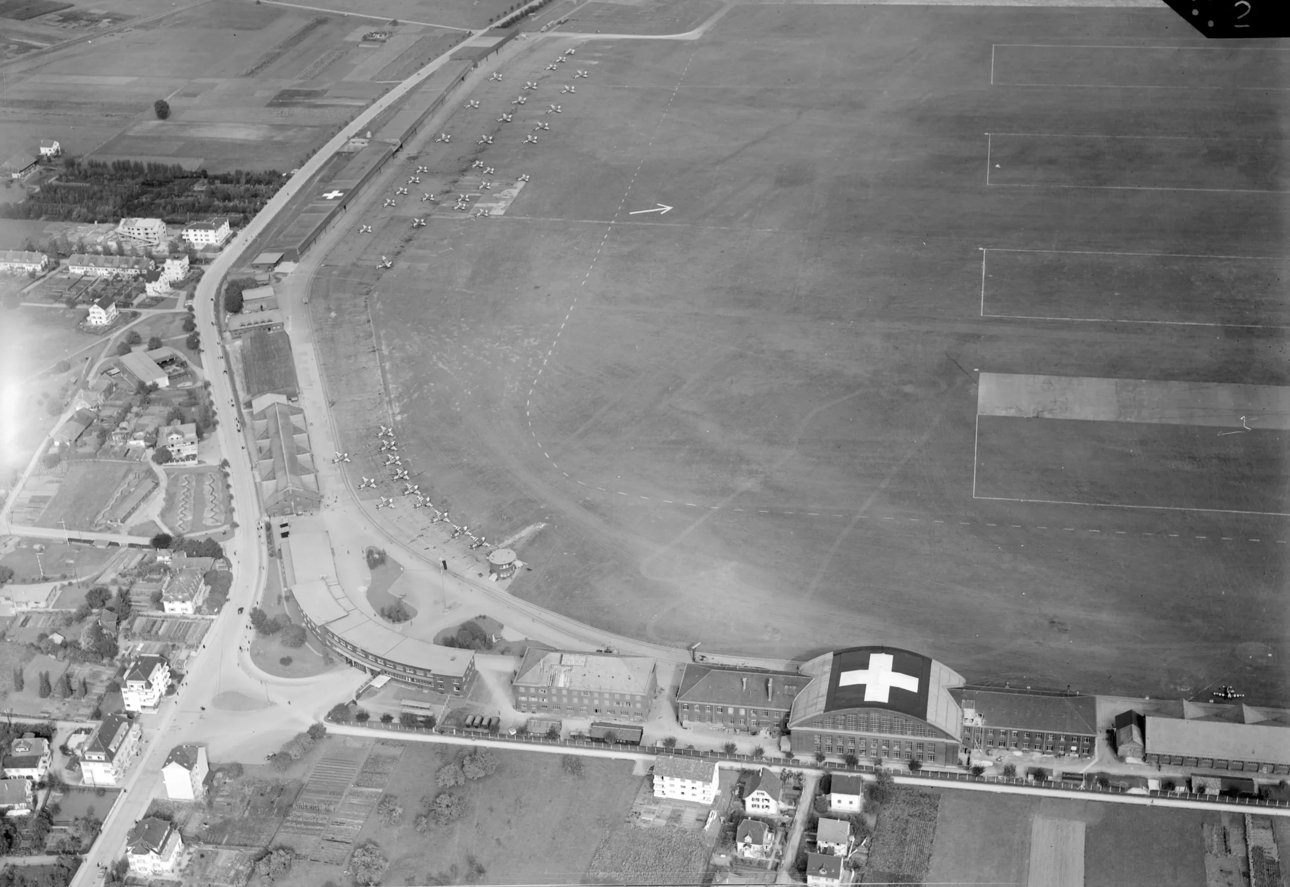 Luftaufnahme Flugplatz Dübendorf. Datum und Fotograf unbekannt. Ortsgeschichtliche Dokumentationsstelle, Dübendorf