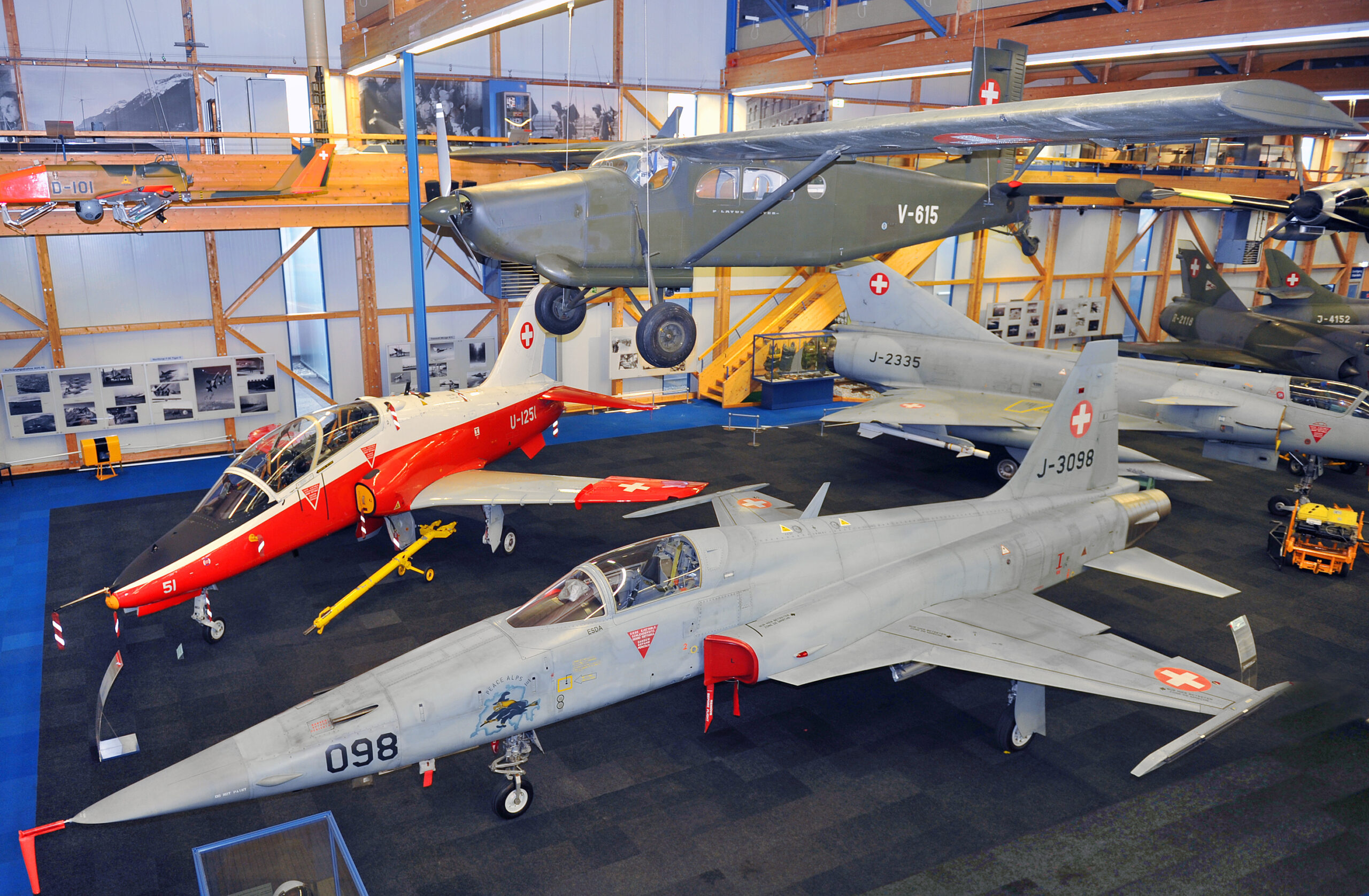 Flieger Flab Museum Ausstellungsfläche mit verschiedenen Flugzeugmodellen