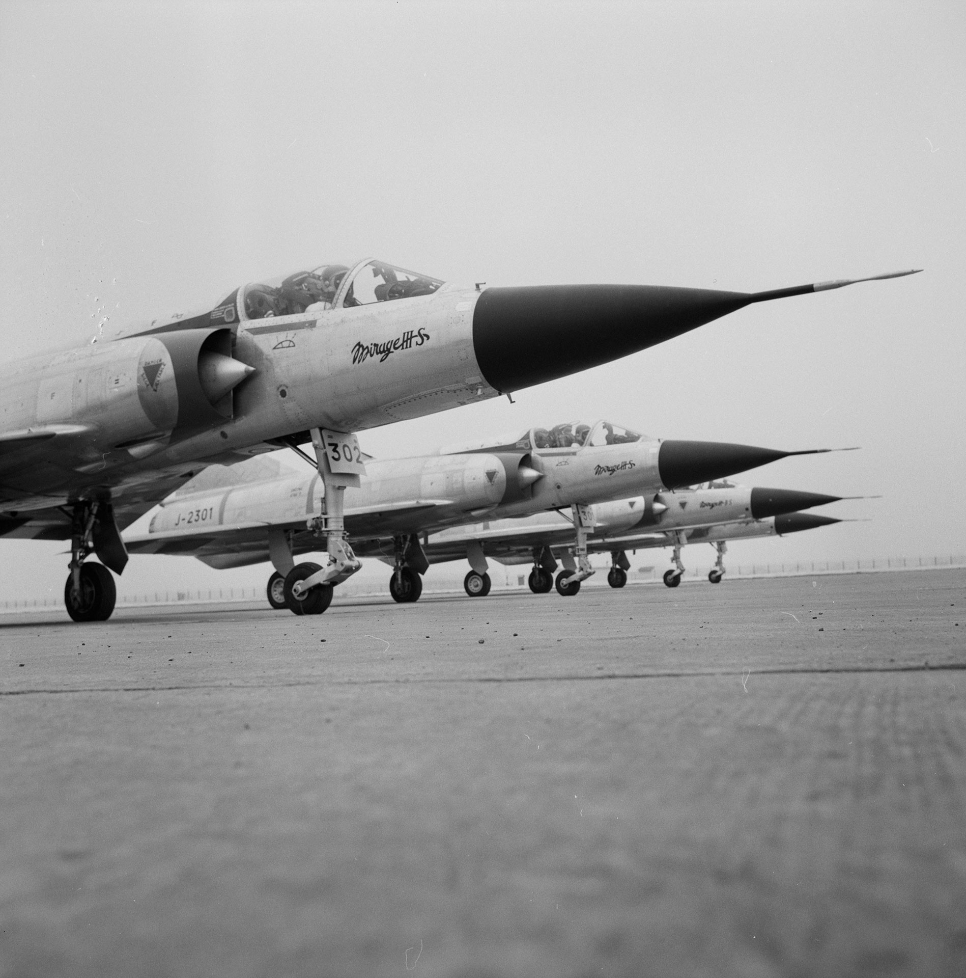 Testflüge der Mirage IIIS/IIIBS ab einem Flugplatz in Frankreich mit den KTA-Piloten H. U. Weber und H. Häfliger 1964. ETH-Bibliothek Zürich, Bildarchiv / Com_M12-0346-0020-0003