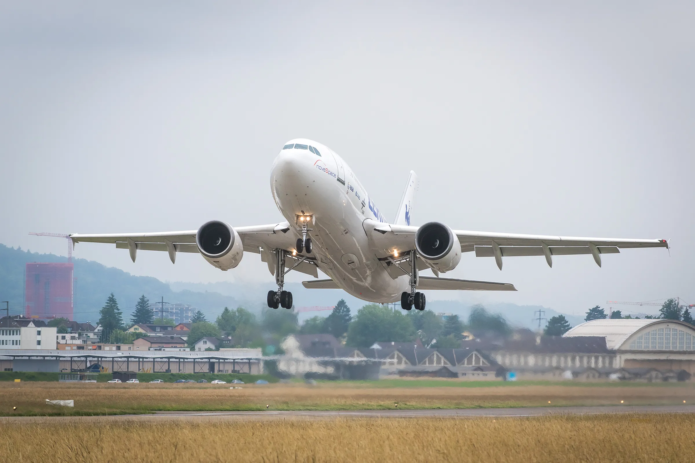 Forschungsflug in die Schwerelosigkeit: Start des Flugzeugs A310 in Dübendorf. © Regina Sablotny, UZH